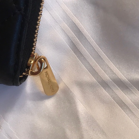 Padded clutch with classy plating on the front - Picture 3 of 7